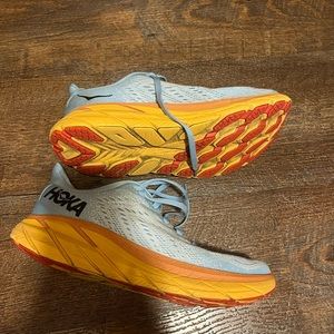 HOKA Clifton 8